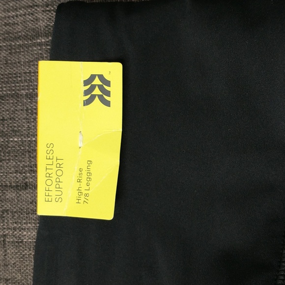 All in Motion Leggings. Black Size S NWT - Picture 3 of 5